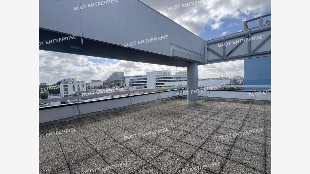 A louer bureaux de 640m² en R+5 à Rennes Colombier