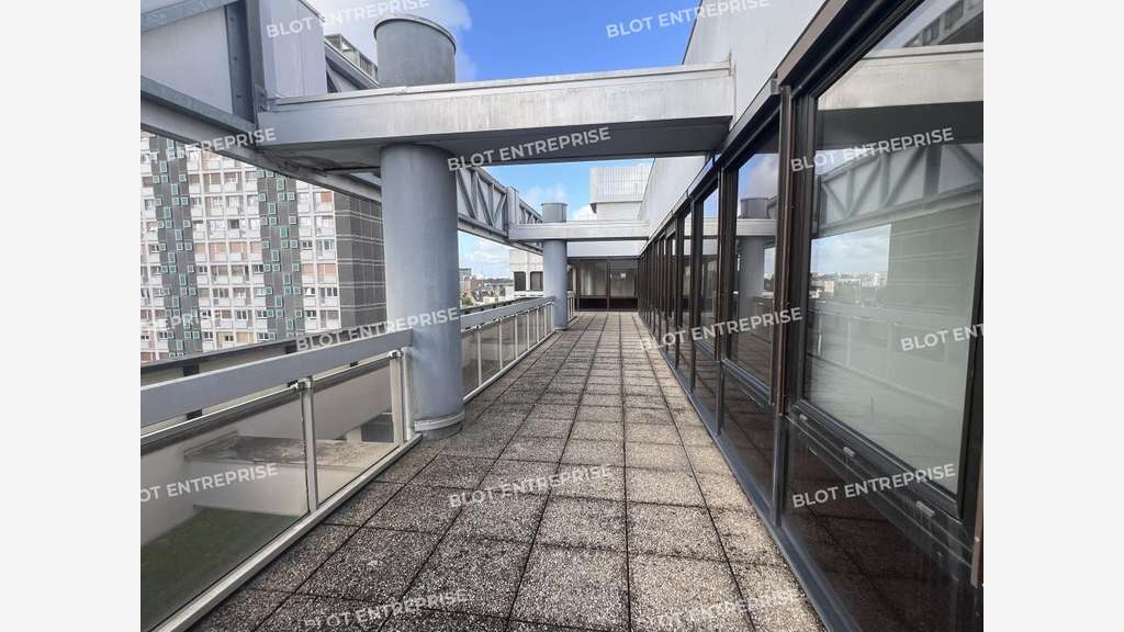 A louer bureaux de 640m² en R+5 à Rennes Colombier