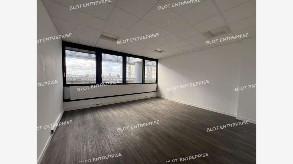 A louer bureaux de 640m² en R+5 à Rennes Colombier