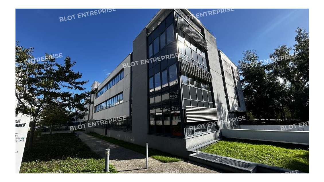 A louer bureaux rénovés de 381m² à Rennes