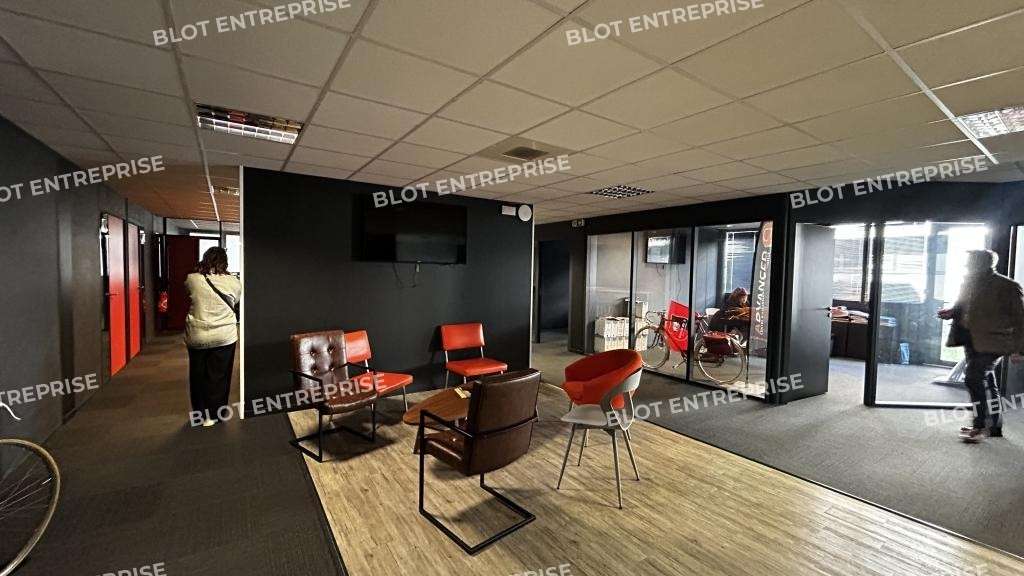 A louer bureaux rénovés de 381m² à Rennes