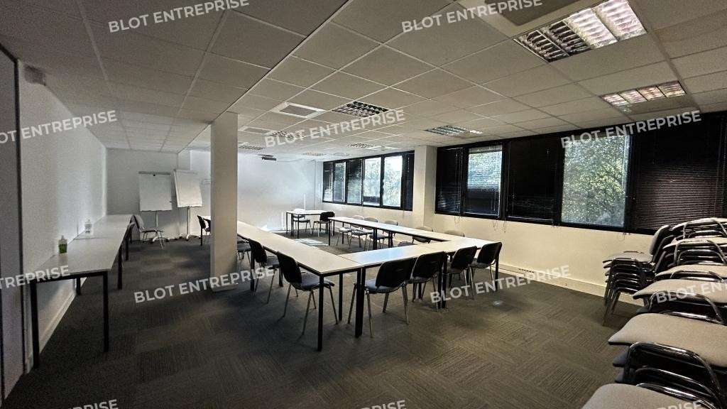 A louer bureaux rénovés de 381m² à Rennes