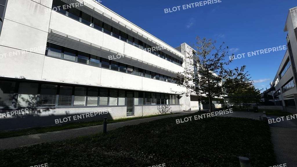 A louer bureaux 345m² accès PMR et parkings Rennes