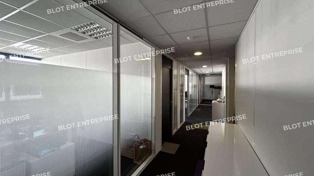 A louer bureaux 345m² accès PMR et parkings Rennes