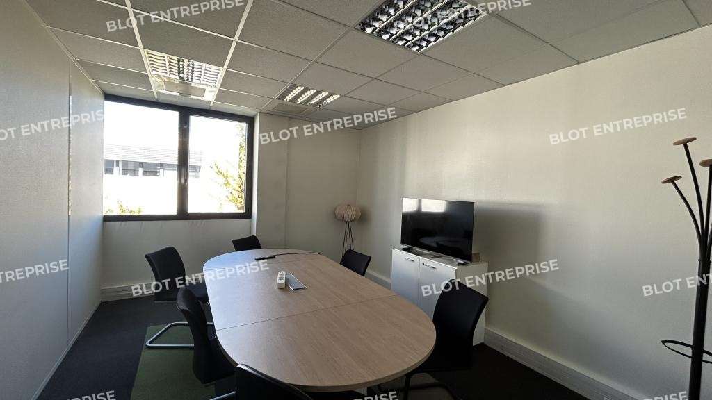 A louer bureaux 345m² accès PMR et parkings Rennes