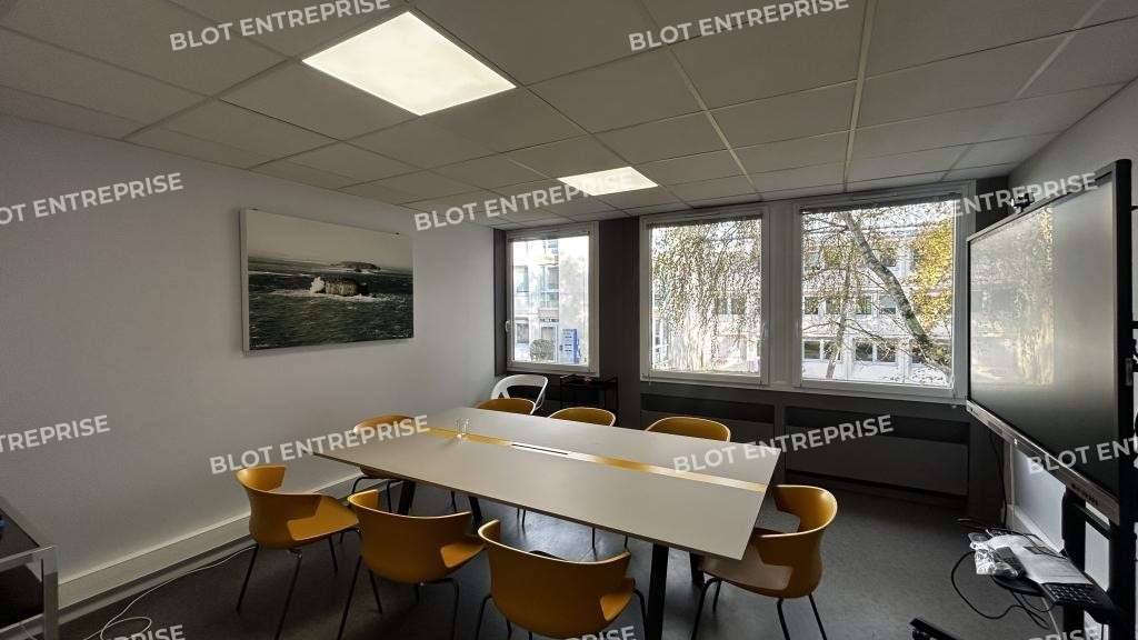 A louer bureaux de 231m² au 1er étage à Rennes 