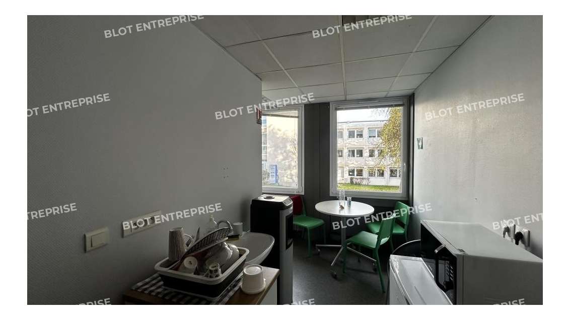 A louer bureaux de 231m² au 1er étage à Rennes 