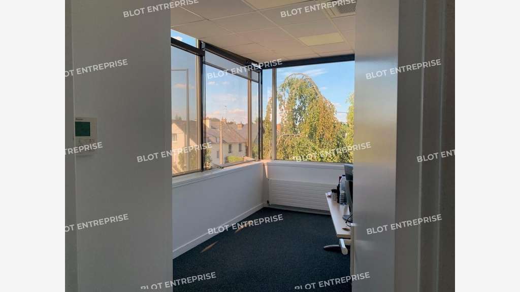 A louer bureaux 430m² à Rennes Métro Gros Chêne
