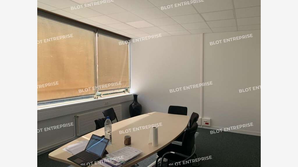 A louer bureaux 430m² à Rennes Métro Gros Chêne