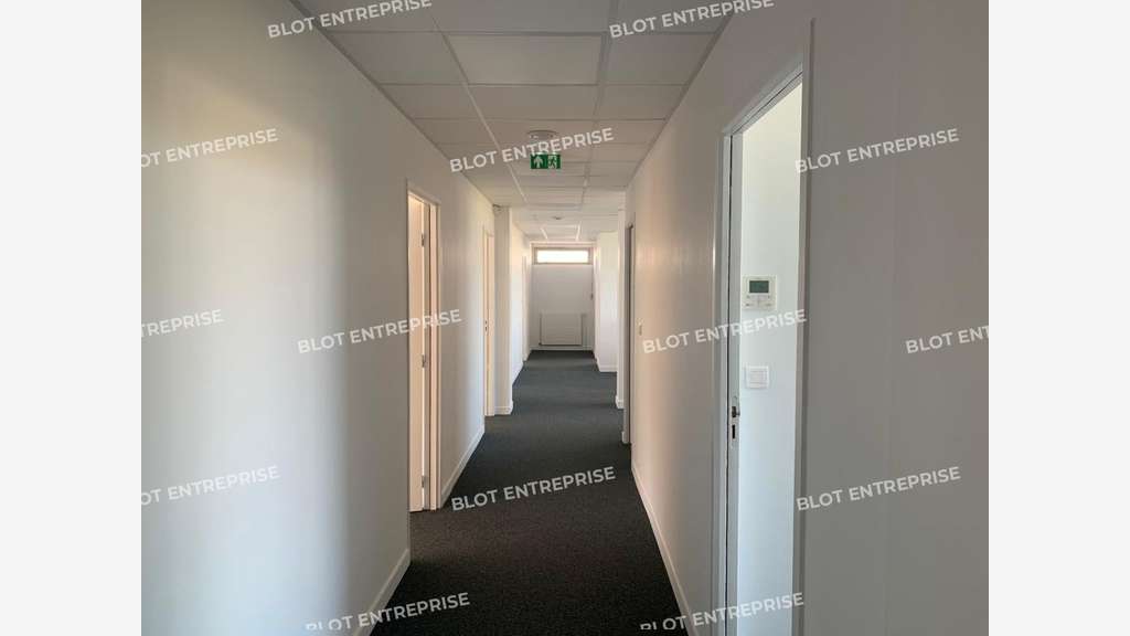 A louer bureaux 430m² à Rennes Métro Gros Chêne