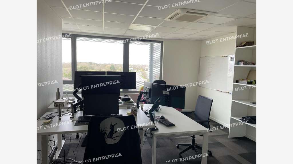 A louer bureaux de 270m² au 4ème étage à Rennes