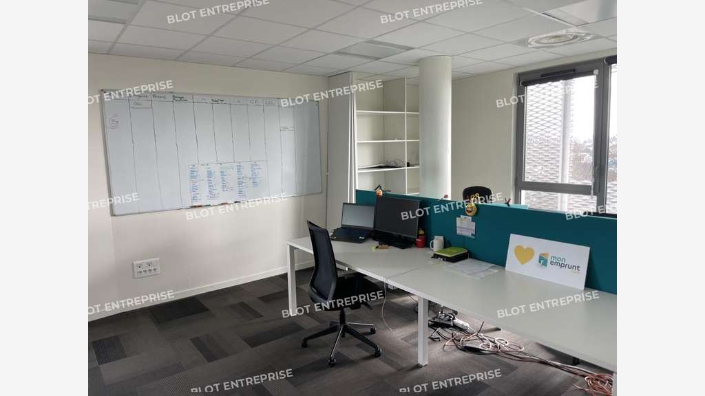 A louer bureaux de 270m² au 4ème étage à Rennes