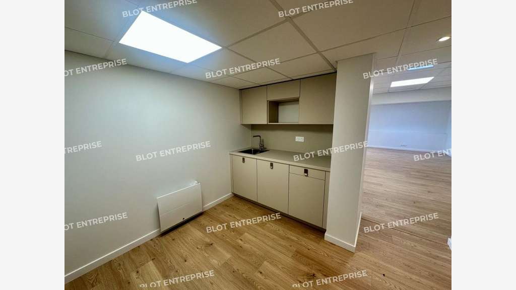 A louer bureaux rénovés 87m² à Rennes Thabor