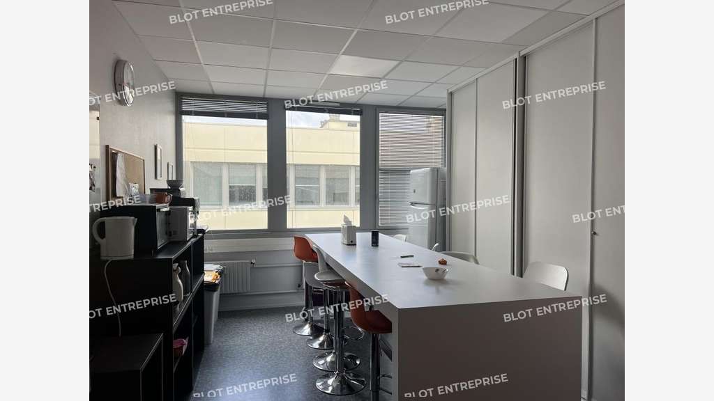 A louer bureaux rénovés 661m² accès PMR à Rennes