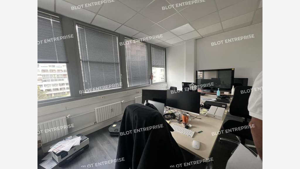 A louer bureaux rénovés 661m² accès PMR à Rennes