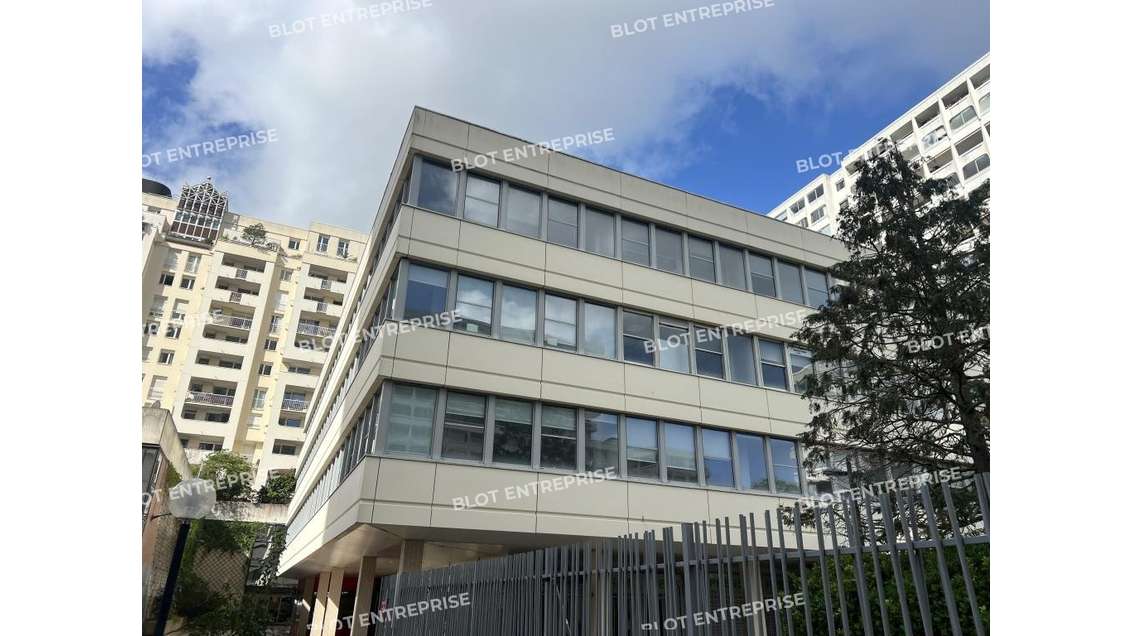 A louer bureaux rénovés 661m² accès PMR à Rennes
