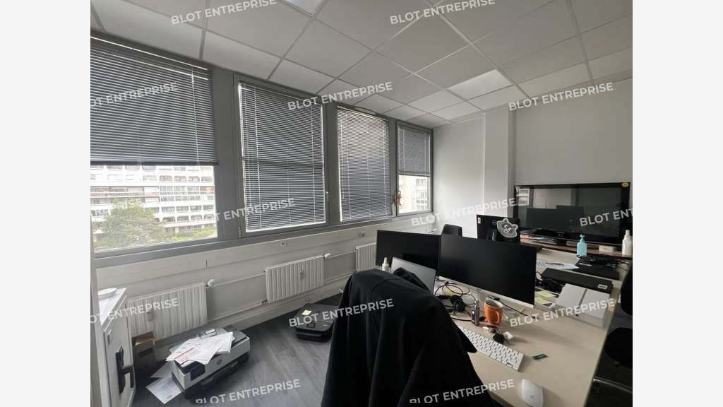 A louer bureaux rénovés 661m² accès PMR à Rennes