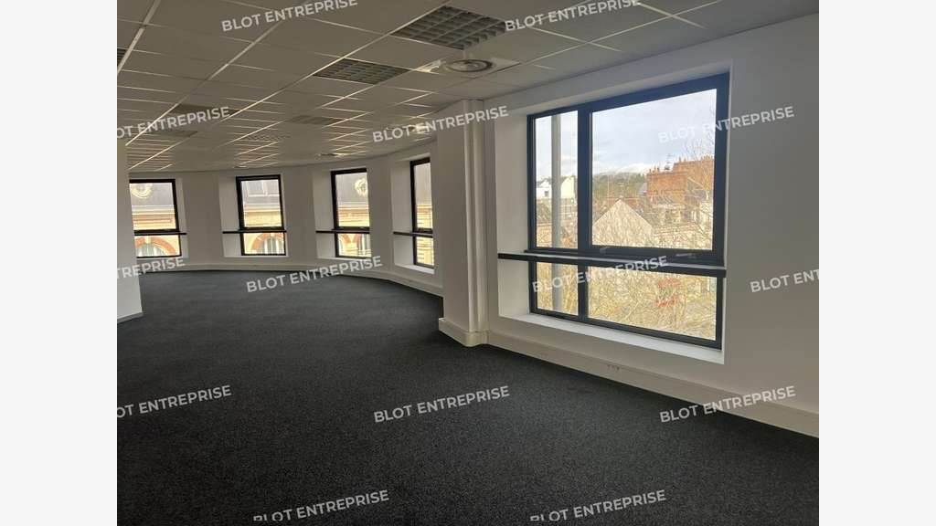 A louer bureaux TRI-EXCLUSIVITE 330m² R+3 Rennes