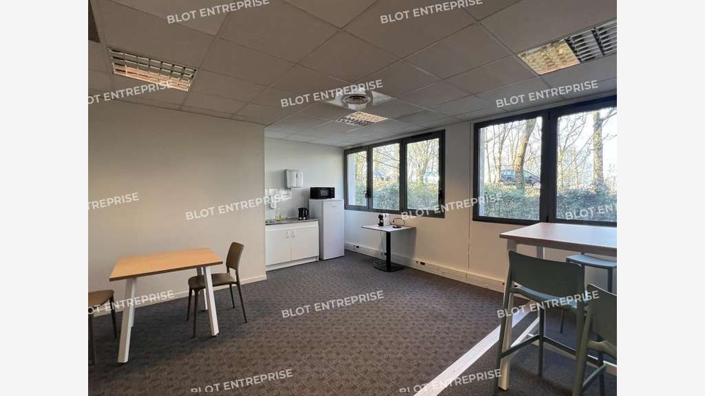 A louer bureaux 636m² RDC à Rennes