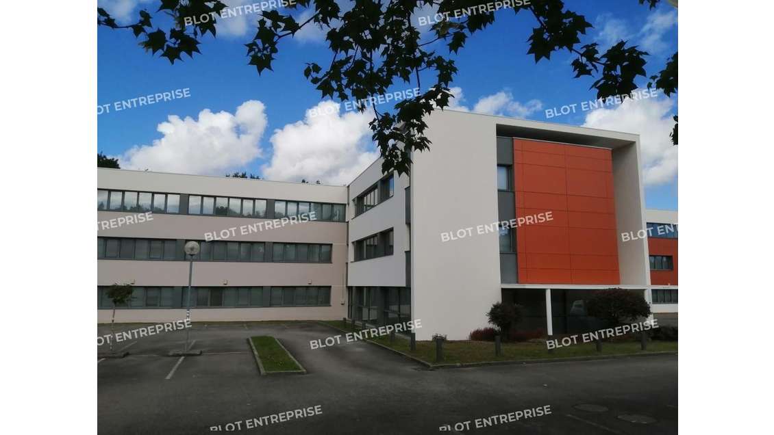 A LOUER - BUREAUX - 636 m²
