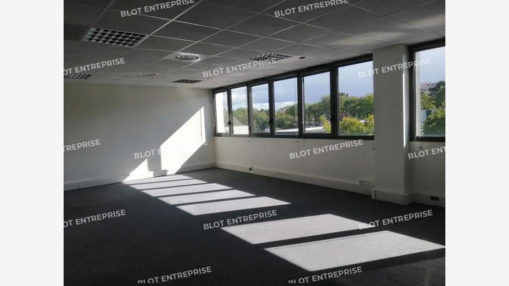 A louer bureaux 636m² RDC à Rennes