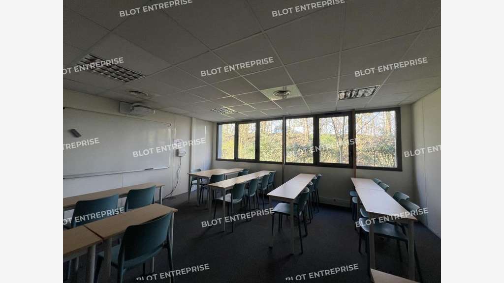 A louer bureaux 636m² RDC à Rennes