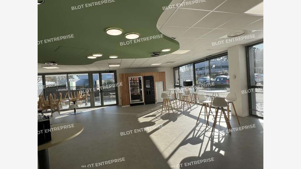 A louer bureaux 636m² RDC à Rennes