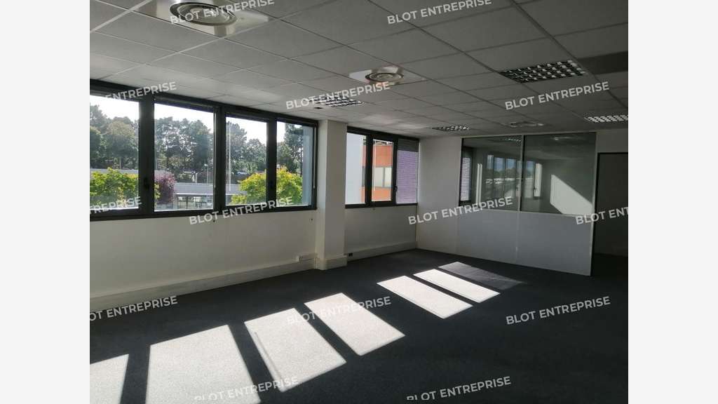 A louer bureaux 636m² RDC à Rennes