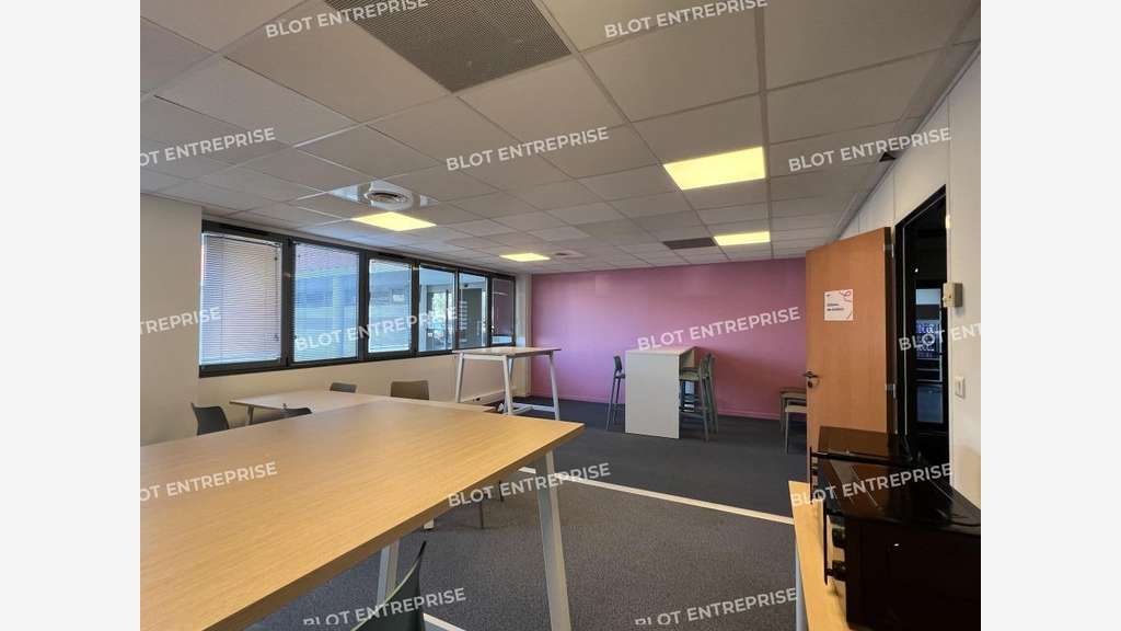 A louer bureaux 636m² RDC à Rennes