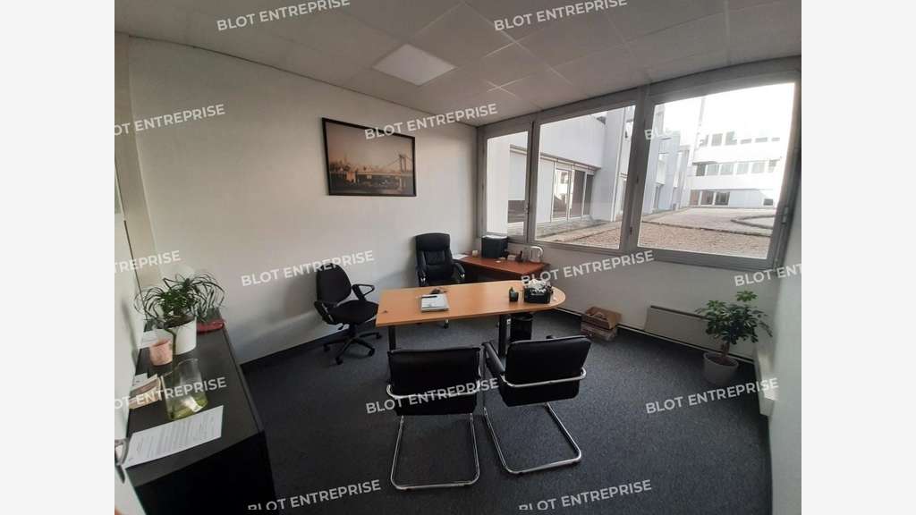 A louer bureaux rénovés 55m² R+1 à Rennes centre