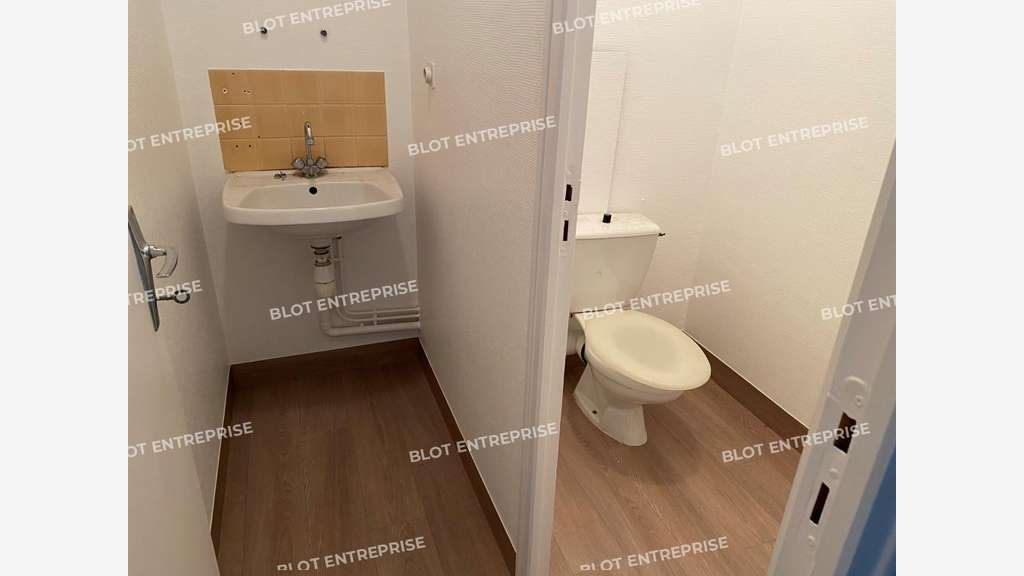A louer bureaux rénovés 55m² R+1 à Rennes centre