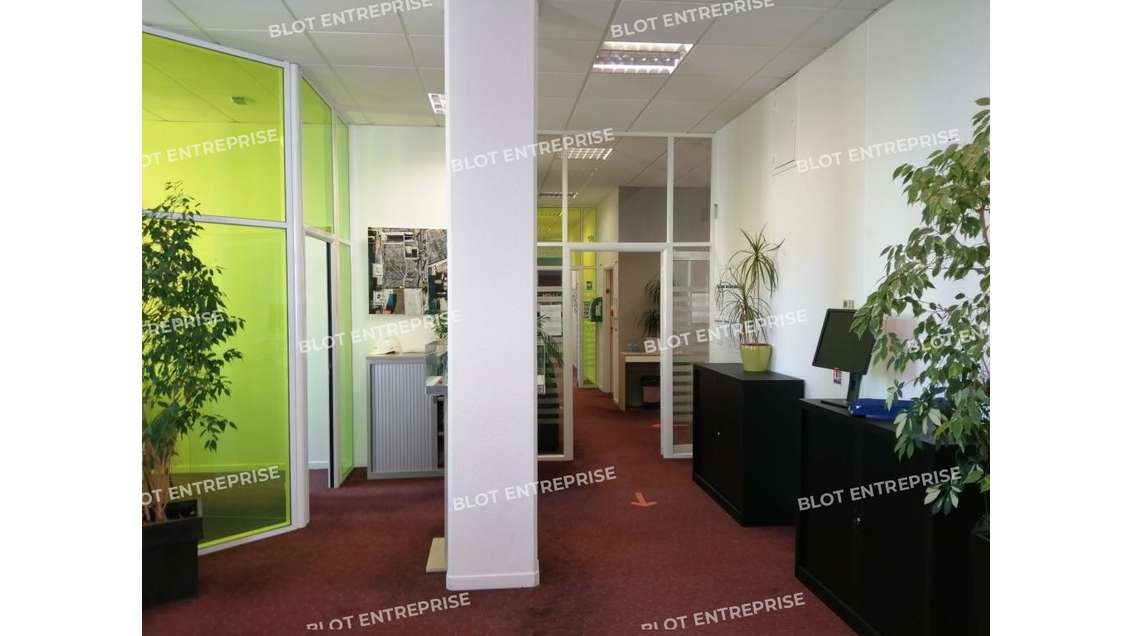 A louer bureaux 801m² R+1 / R+2 à Rennes 
