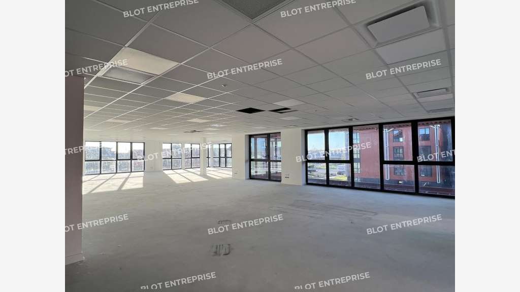A louer locaux neufs 826m² divisibles R+2 à Rennes