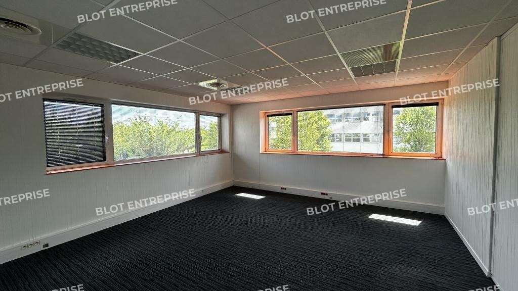 A louer bureaux de 398m² à Rennes Champeaux