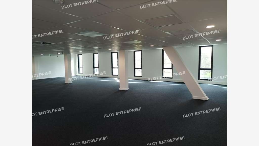 A louer bureaux 213m² Rennes Boulevard d'Armorique