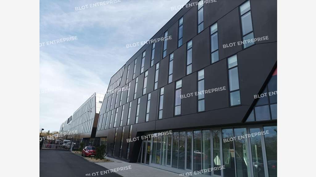 A louer bureaux 360m² cadre agréable à Rennes Nord