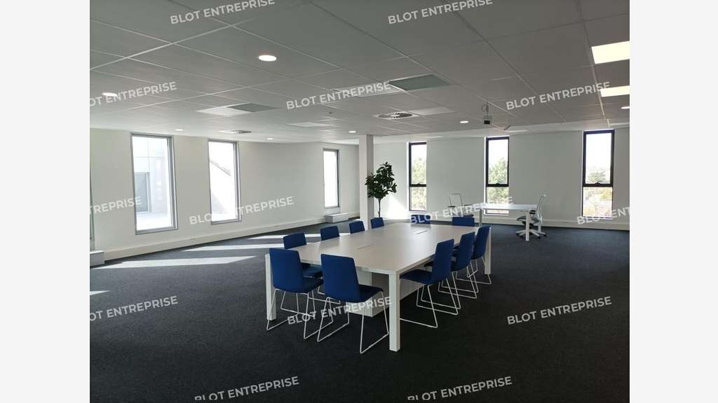 A louer bureaux 360m² cadre agréable à Rennes Nord