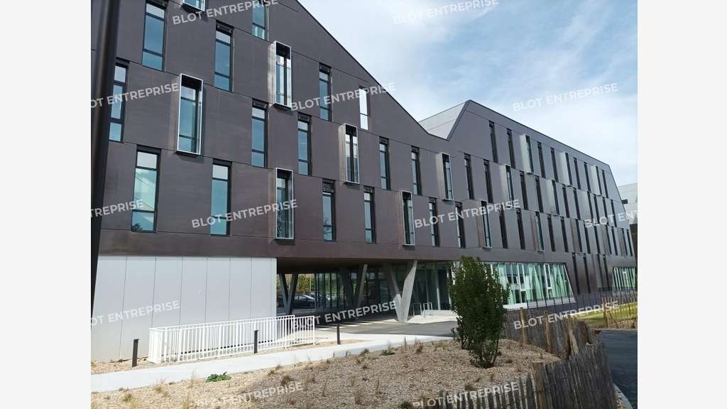 A louer bureaux 360m² cadre agréable à Rennes Nord
