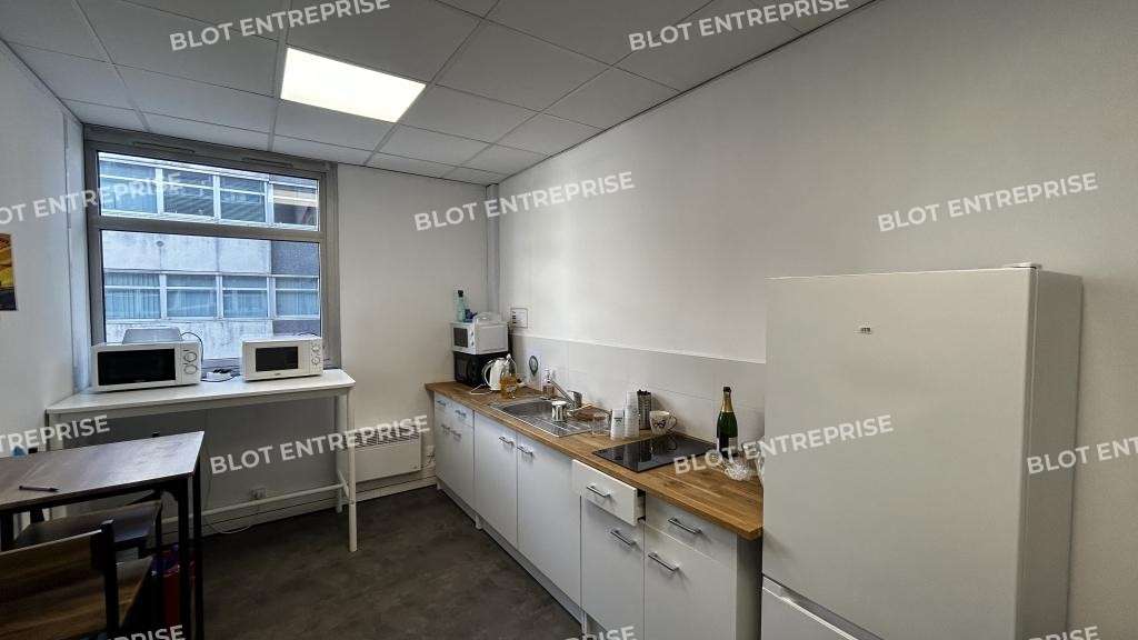 A louer bureaux de 263m² + parkings à Rennes