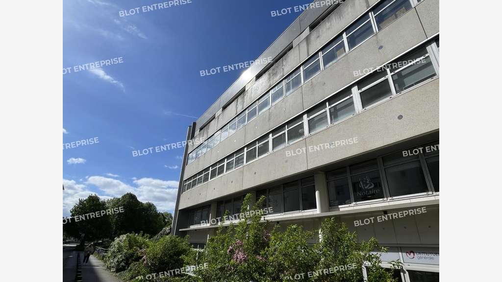 A louer bureaux de 263m² + parkings à Rennes