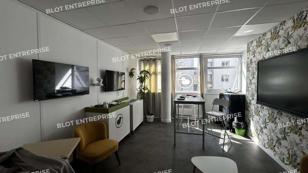 A louer bureaux de 263m² + parkings à Rennes