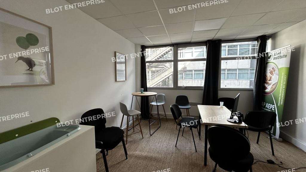 A louer bureaux de 263m² + parkings à Rennes