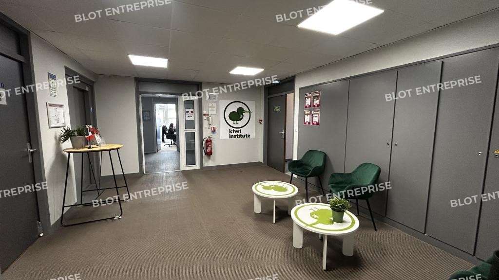 A louer bureaux de 263m² + parkings à Rennes