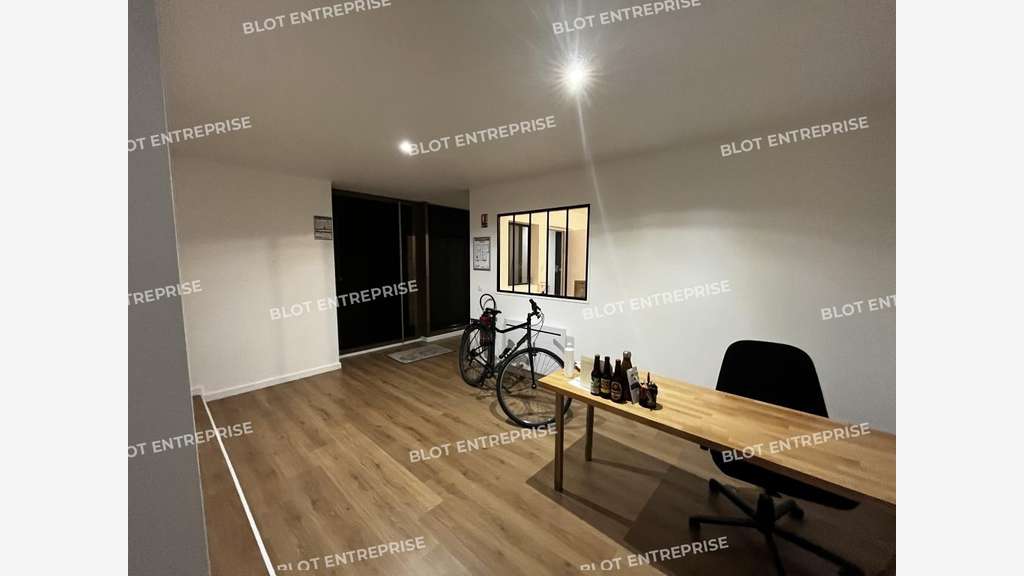 A LOUER - BUREAUX VITRINE NEUFS - 150 m² RENNES