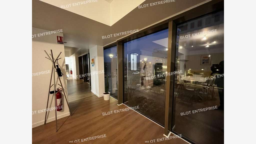 A LOUER - BUREAUX VITRINE NEUFS - 150 m² RENNES