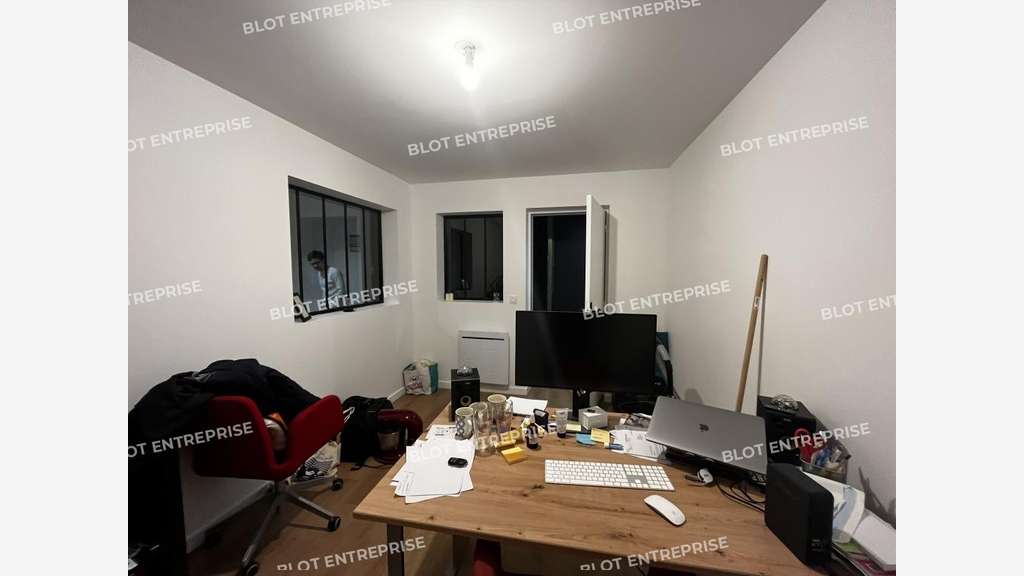A LOUER - BUREAUX VITRINE NEUFS - 150 m² RENNES