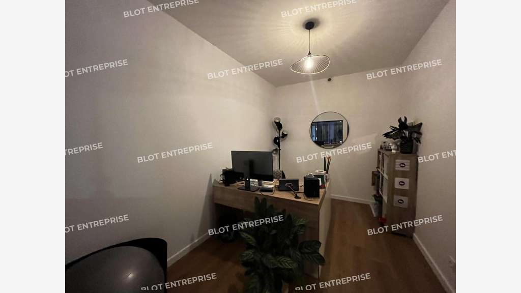 A LOUER - BUREAUX VITRINE NEUFS - 150 m² RENNES