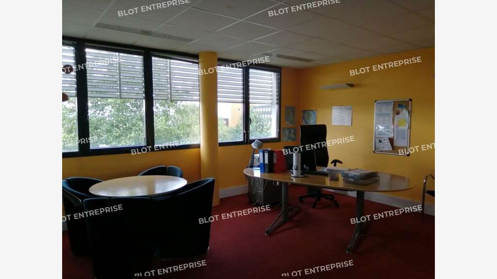 A LOUER - BUREAUX - RENNES - 676 m²