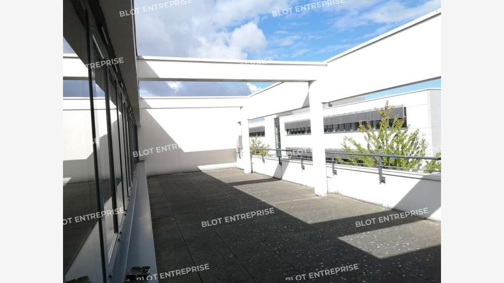 A LOUER - BUREAUX - RENNES - 676 m²