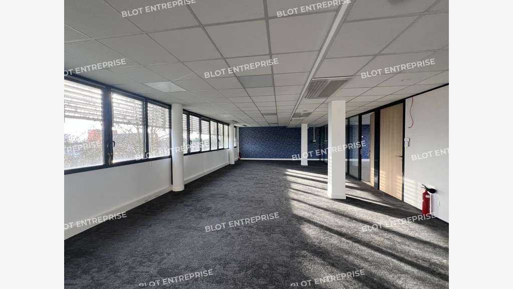 A LOUER - BUREAUX - RENNES - 676 m²